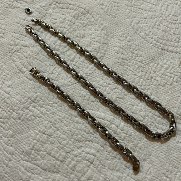 Necklace and bracelet set. Flaw - Picture 1 of 8